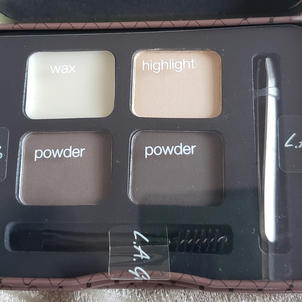 L.A. GIRL Inspiring Brow Kit Dark Brown New, unopened 2.5 grams